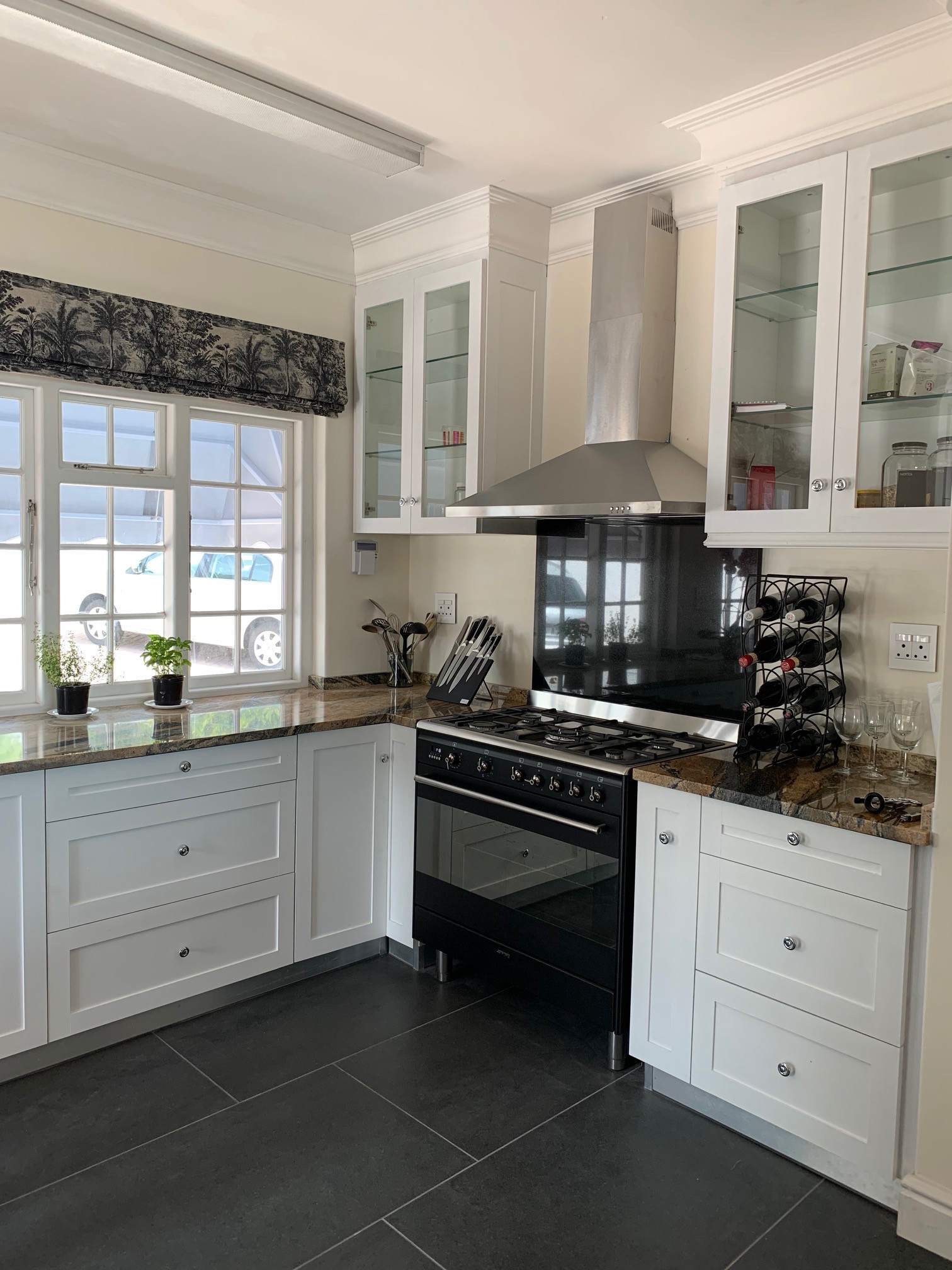 Kitchen with back splash